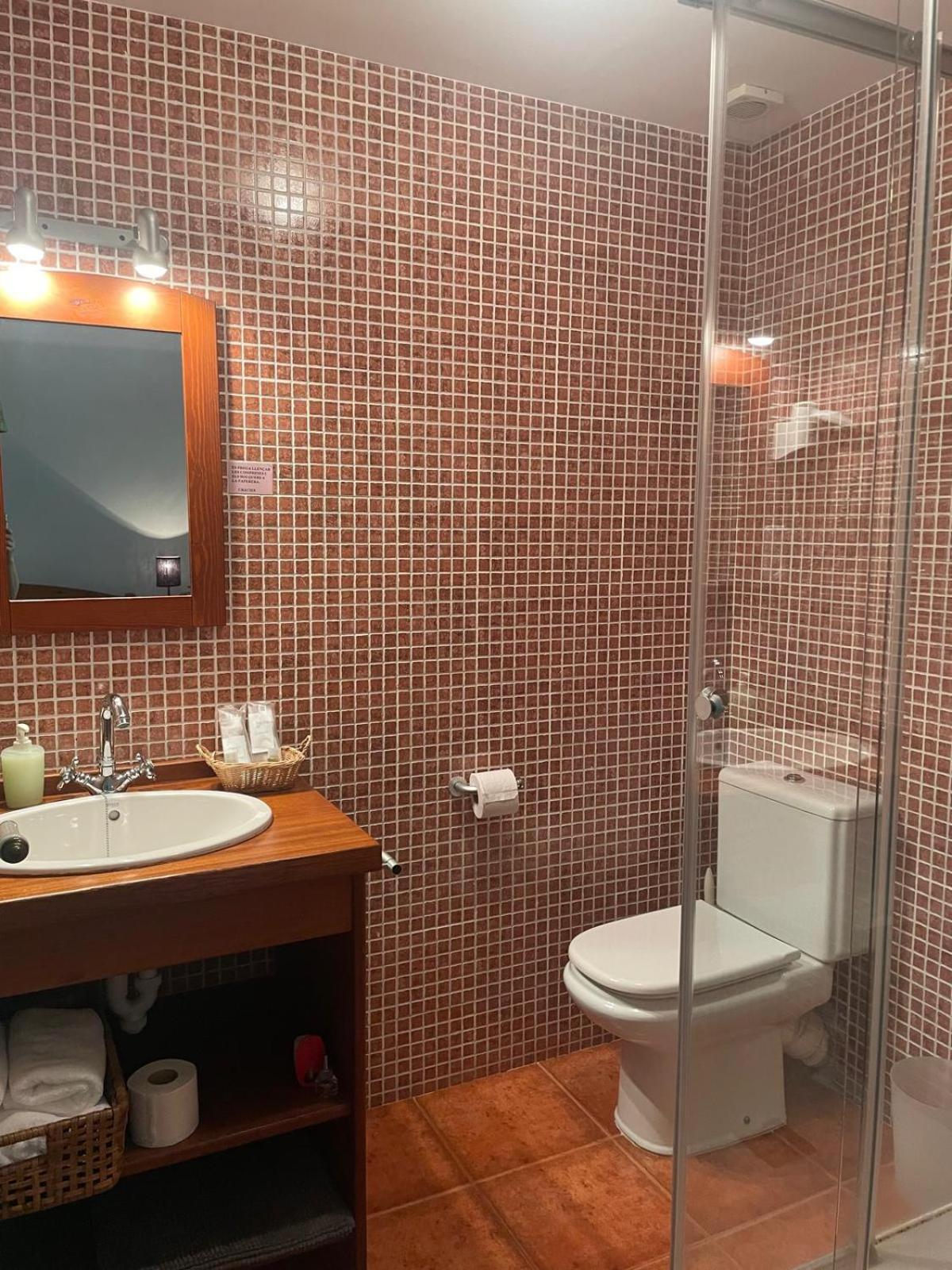 Hostal L'Ou De Reig Montseny Luaran gambar